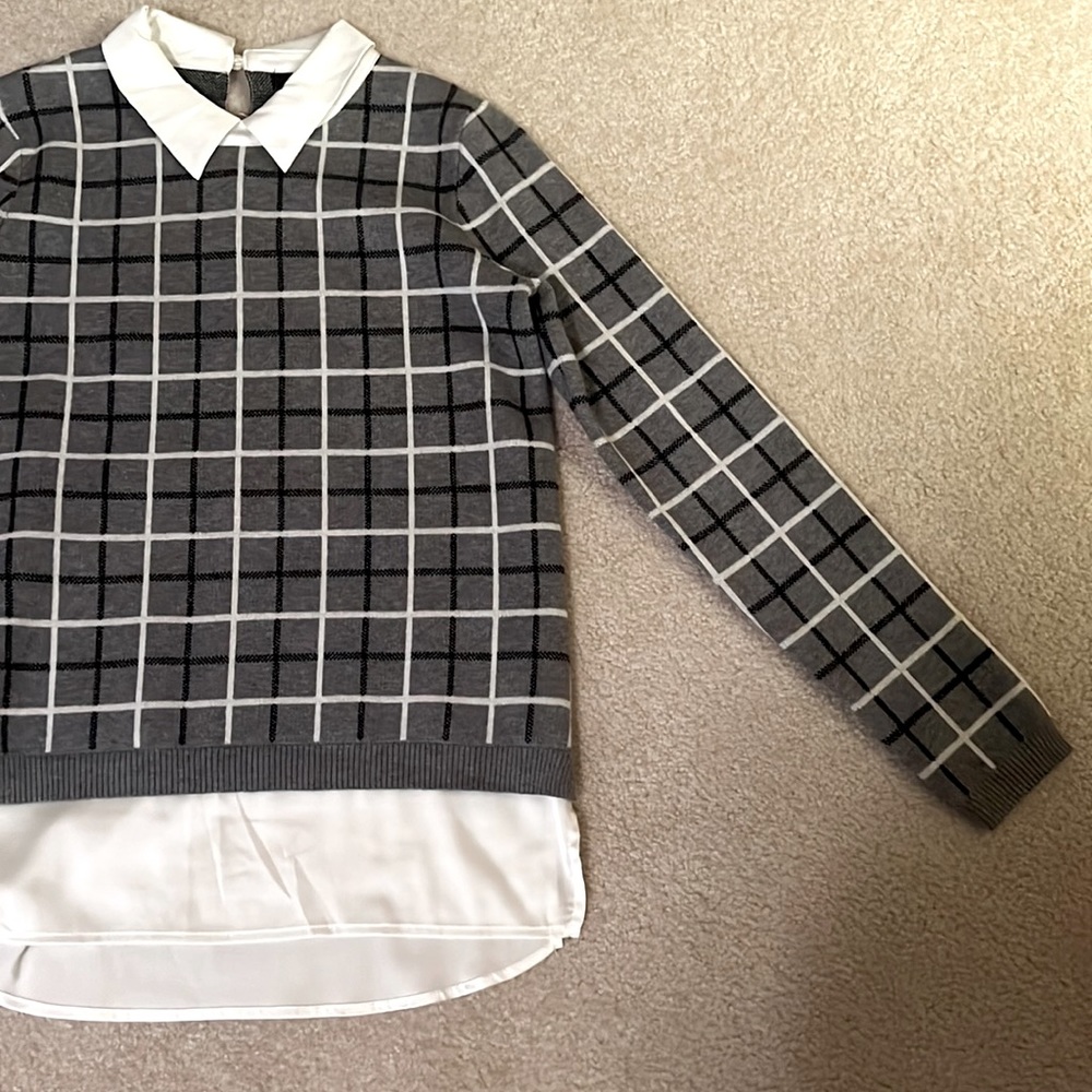 TAHARI Sweater